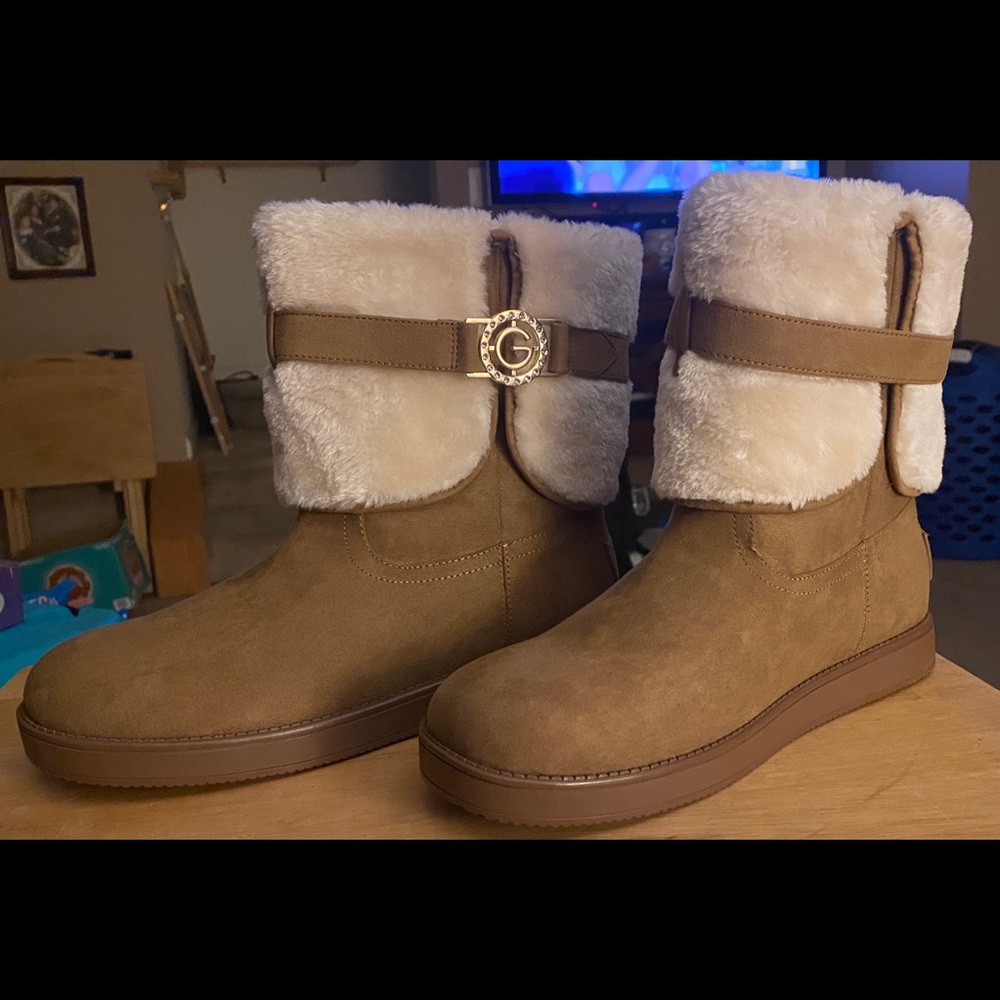 Ankle boots 9.5 W new never been worn